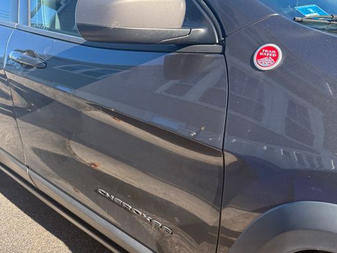 Used 2015 Jeep Cherokee Trailhawk image 2