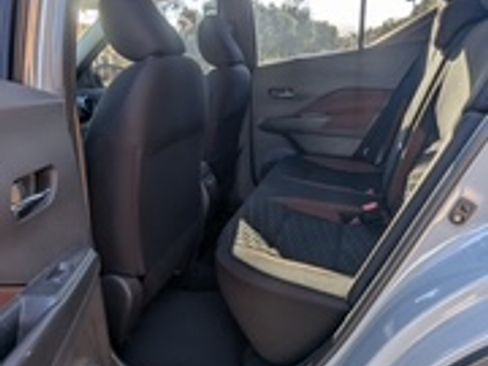 Used 2021 Nissan Kicks SR image 11