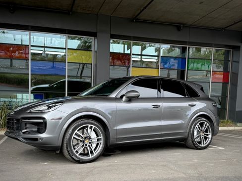 Used 2019 Porsche Cayenne Turbo AWD/4WD image 1
