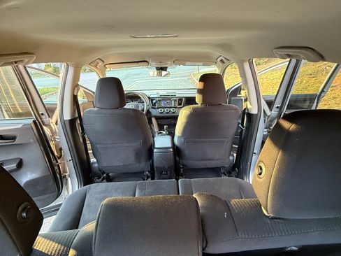 Used 2017 Toyota RAV4 LE image 12