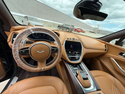 Used 2021 Aston Martin DBX image 4
