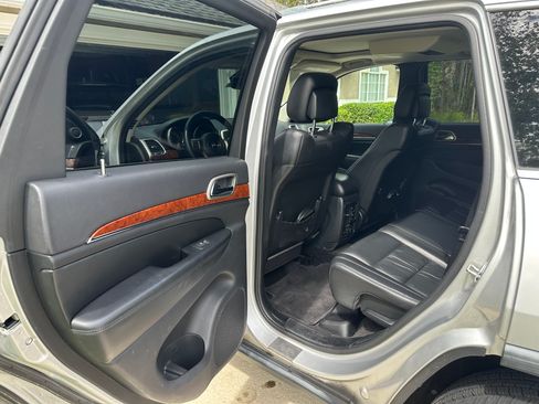Used 2011 Jeep Grand Cherokee Limited image 13