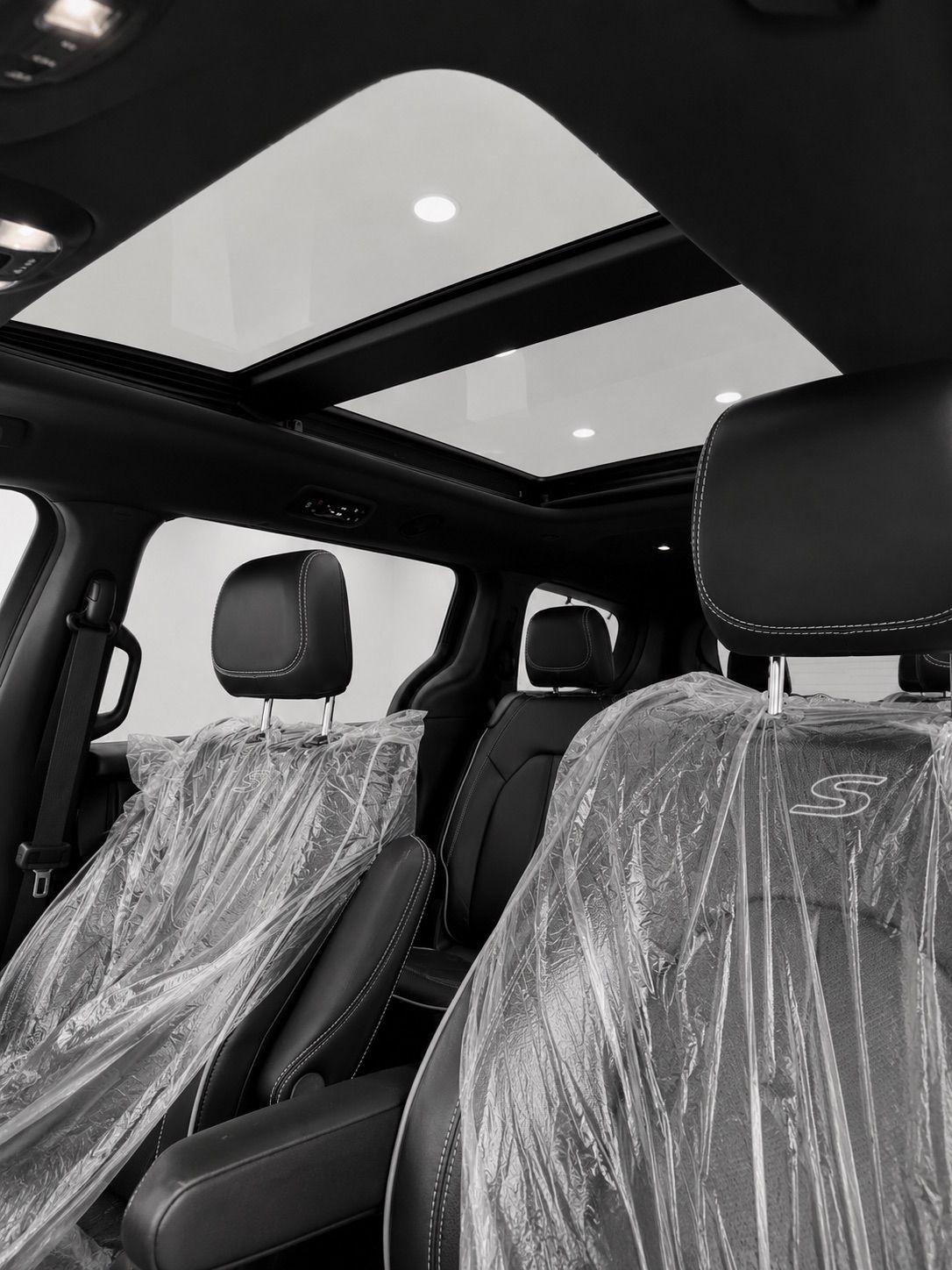 Used 2025 Chrysler Pacifica Limited FWD image 17