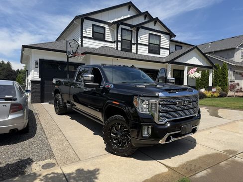 Used 2021 GMC Sierra 3500 Denali w/ Denali Black Diamond Edition AWD/4WD image 6