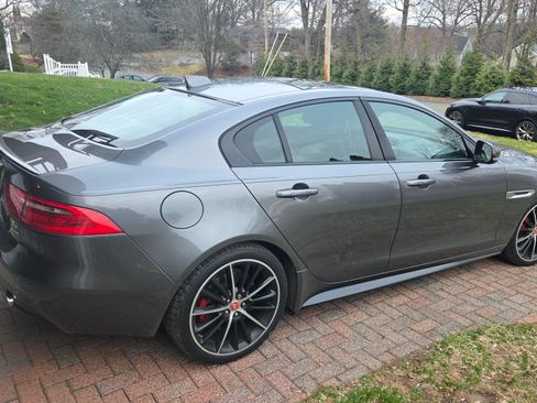 Used 2018 Jaguar XE S image 8