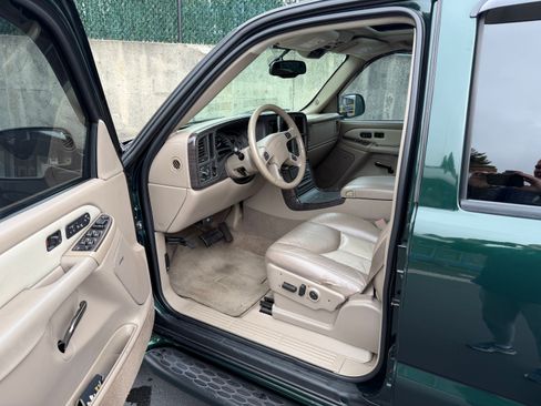 Used 2004 GMC Yukon Denali AWD/4WD image 6