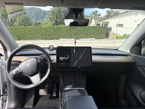 Used 2021 Tesla Model Y Long Range image 6