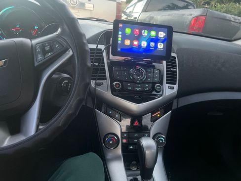 Used 2011 Chevrolet Cruze LTZ image 2