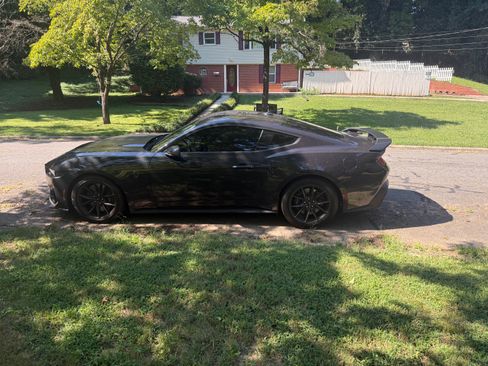 Used 2024 Ford Mustang Dark Horse RWD image 2