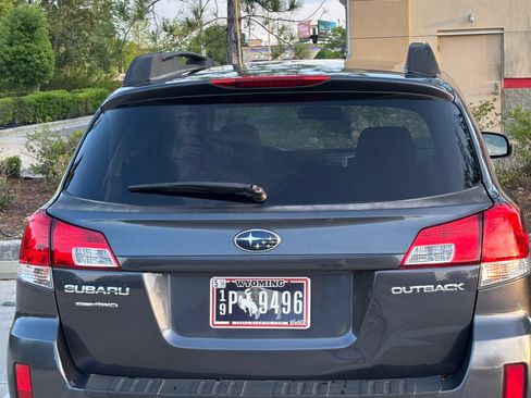 Used 2010 Subaru Outback 2.5i Limited AWD/4WD image 16