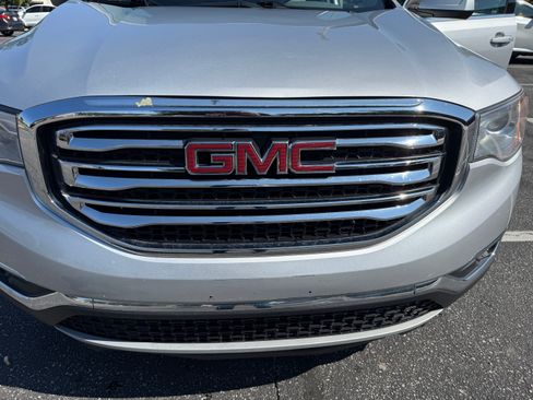 Used 2018 GMC Acadia SLE image 17