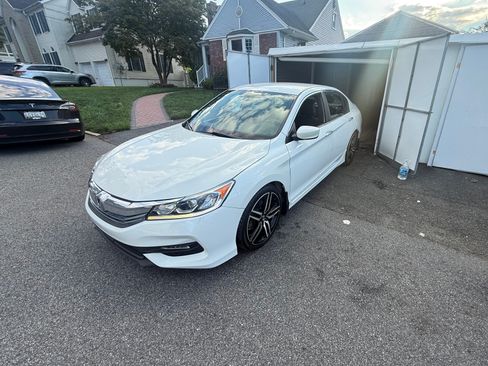 Used 2016 Honda Accord Sport image 8