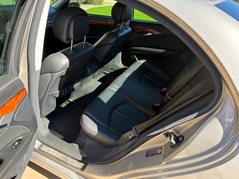 Used 2006 Mercedes-Benz E 320 CDI Sedan image 4