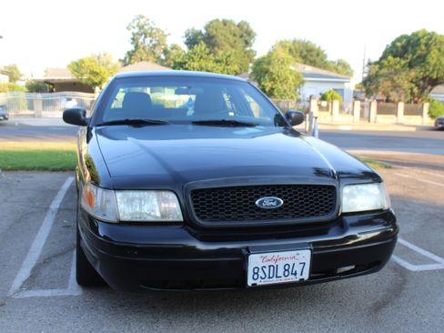 Used 2011 Ford Crown Victoria Police Interceptor w/ Radio Suppression Pkg image 2