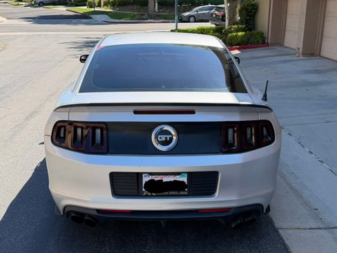 Used 2012 Ford Mustang GT RWD image 9
