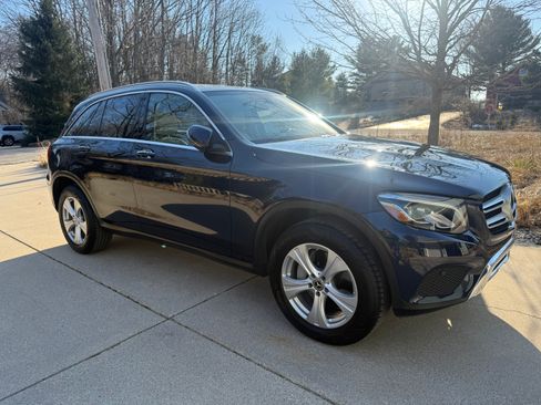 Used 2018 Mercedes-Benz GLC 300 4MATIC image 2