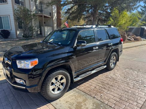 Used 2011 Toyota 4Runner SR5 w/ Convenience Pkg image 4