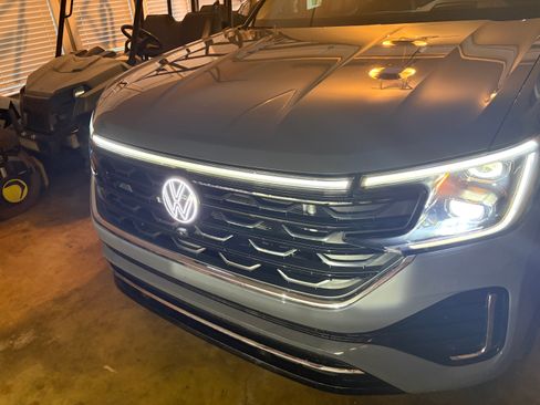 Used 2025 Volkswagen Atlas SEL Premium R-Line AWD/4WD image 11
