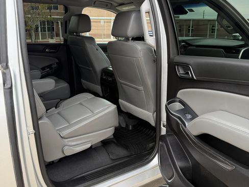 Used 2019 Chevrolet Suburban LT w/ Luxury Package image 19