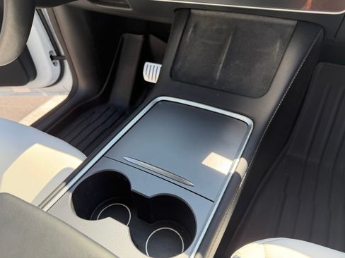 Used 2022 Tesla Model Y Performance image 16