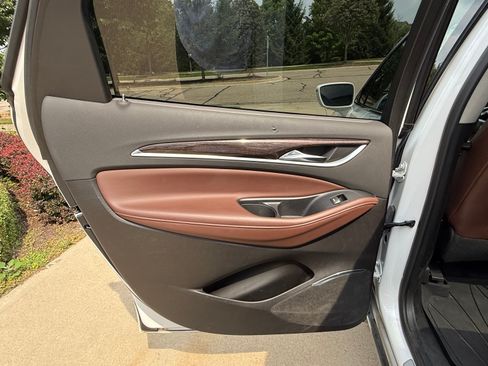 Used 2018 Buick Enclave Avenir w/ Avenir Technology Package AWD/4WD image 18