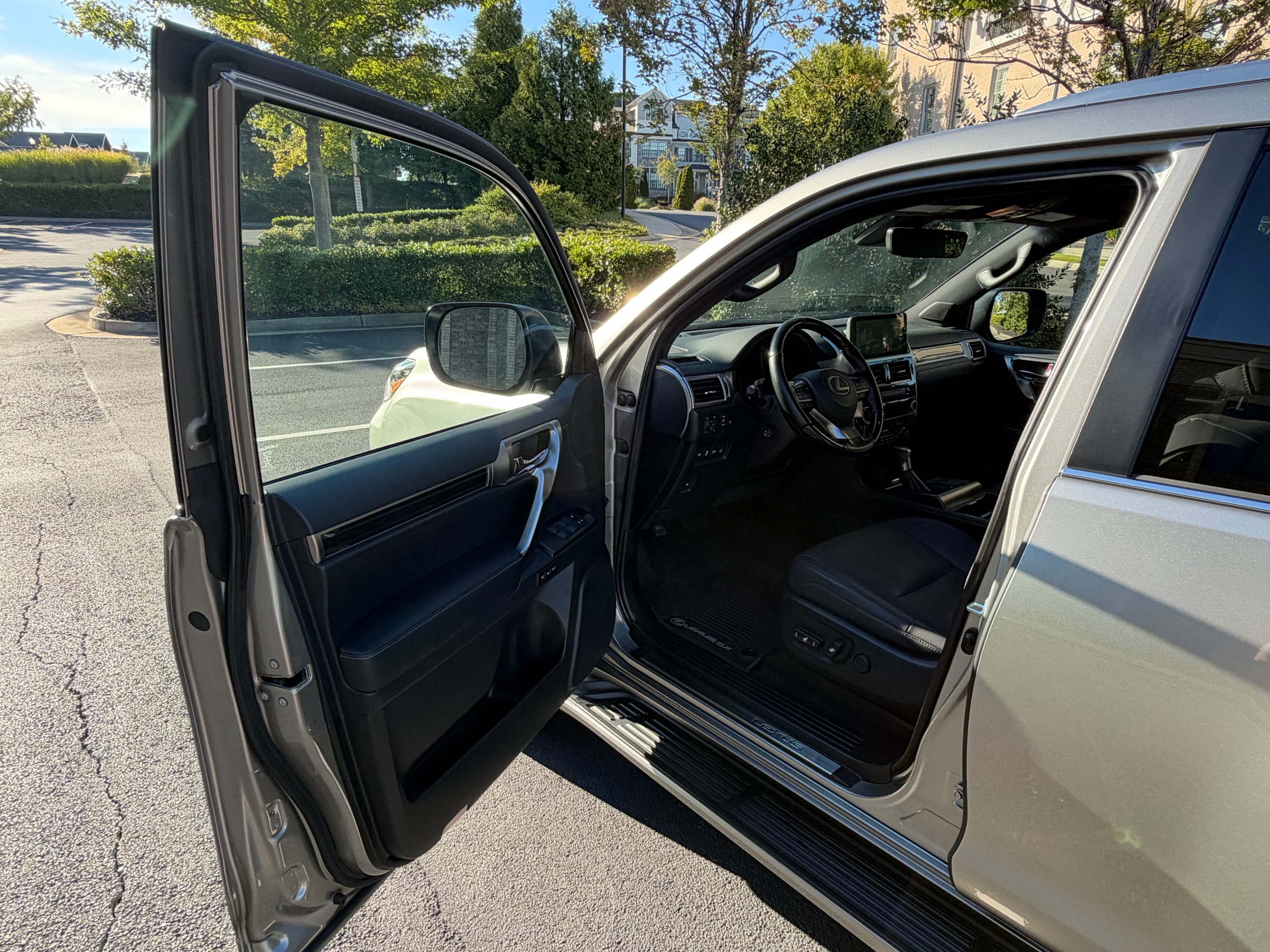 Used 2022 Lexus GX 460 Premium w/ Premium Package AWD/4WD image 9