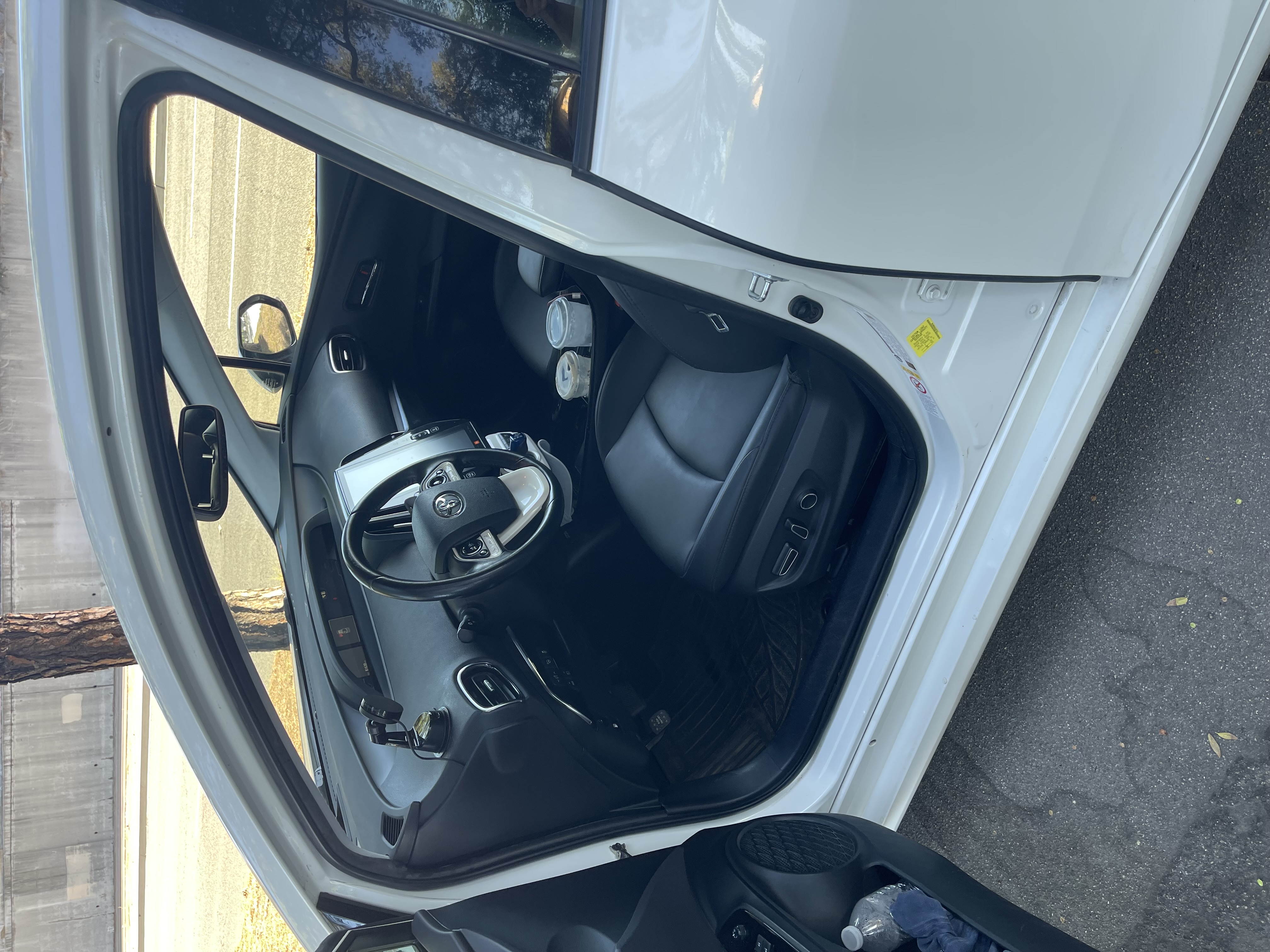 Used 2017 Toyota Prius Prime Advanced FWD image 6