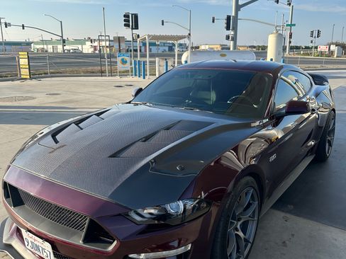 Used 2018 Ford Mustang GT Premium w/ Equipment Group 401A image 9