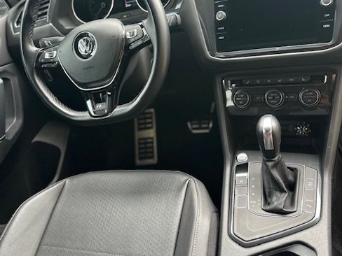 Used 2020 Volkswagen Tiguan SE R-Line FWD image 14