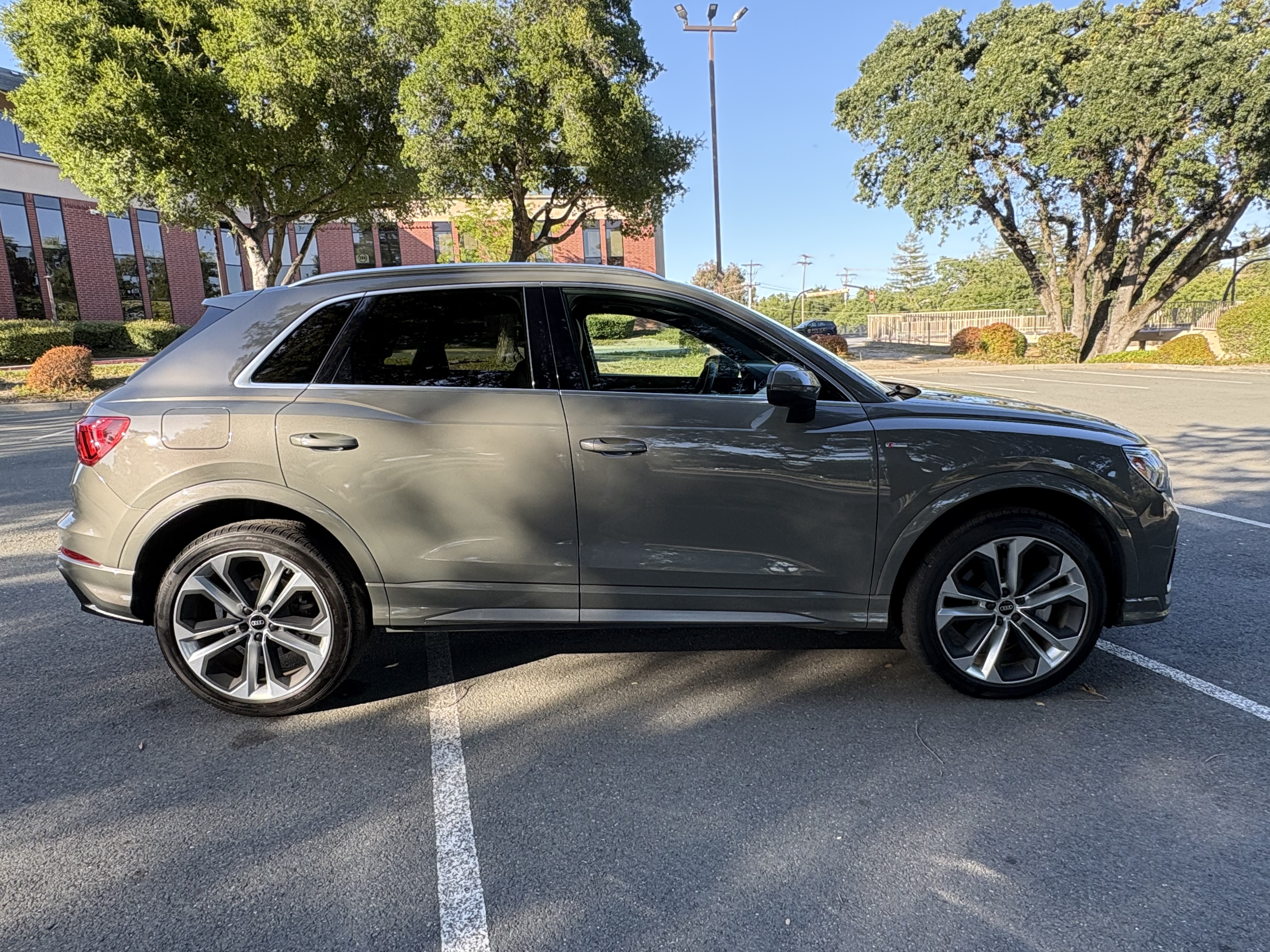 Used 2021 Audi Q3 2.0T Premium Plus w/ Premium Plus Package AWD/4WD image 4