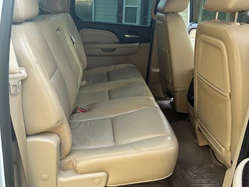Used 2011 GMC Sierra 2500 Denali w/ Suspension Package, Off-Road AWD/4WD image 14
