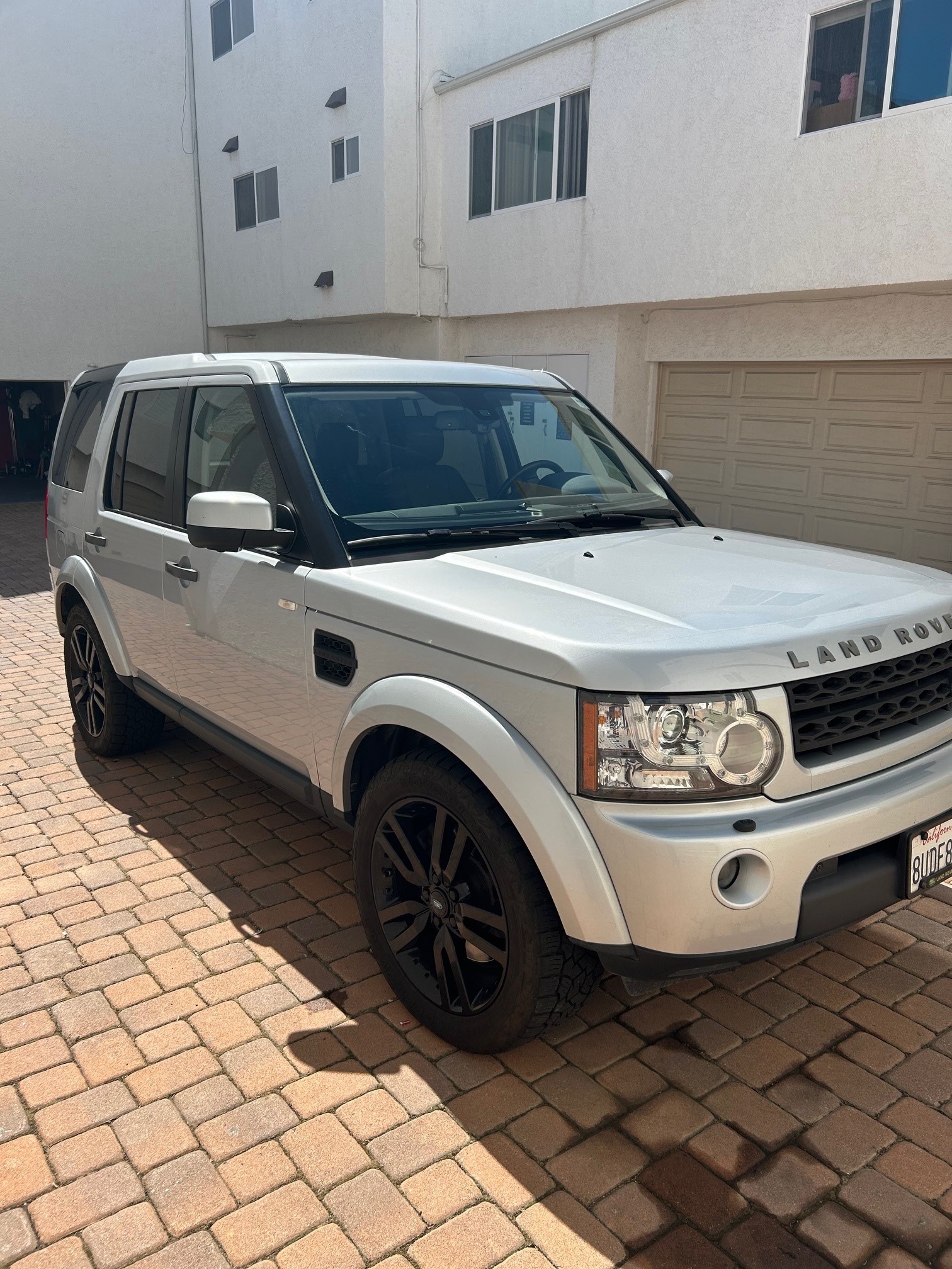 Used 2011 Land Rover LR4 HSE AWD/4WD image 2
