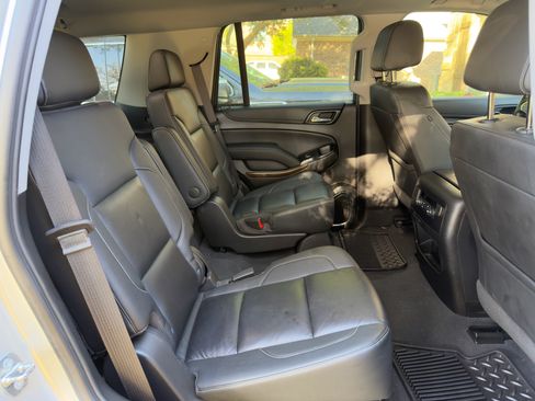 Used 2019 Chevrolet Tahoe LT w/ Luxury Package RWD image 9