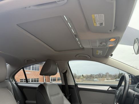 Used 2013 Volkswagen Jetta SEL Premium image 21