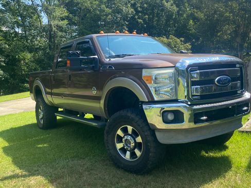 Used 2011 Ford F250 Lariat w/ Lariat Ultimate Pkg image 1