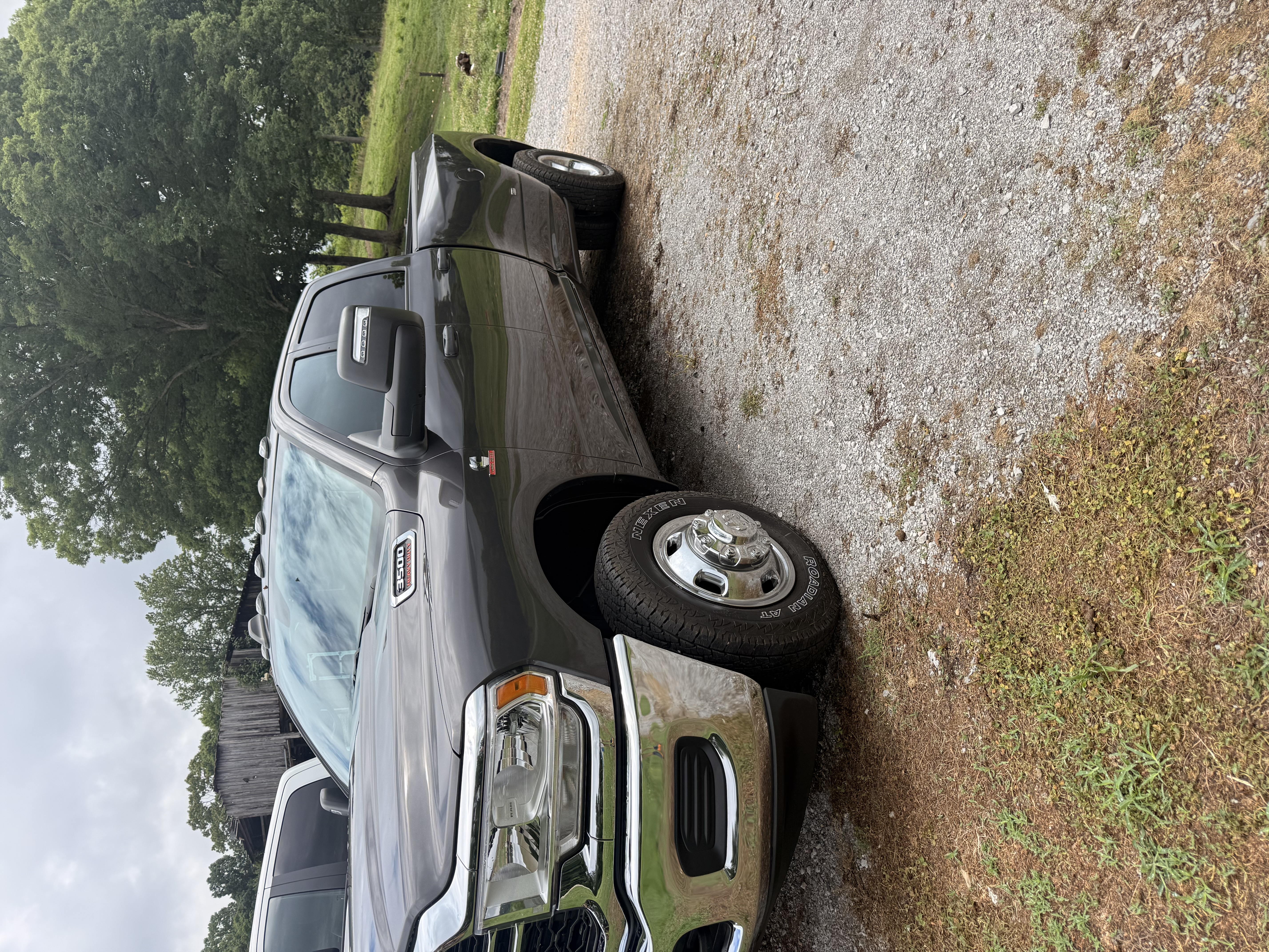 Used 2024 RAM 3500 Tradesman w/ Chrome Appearance Group AWD/4WD image 4