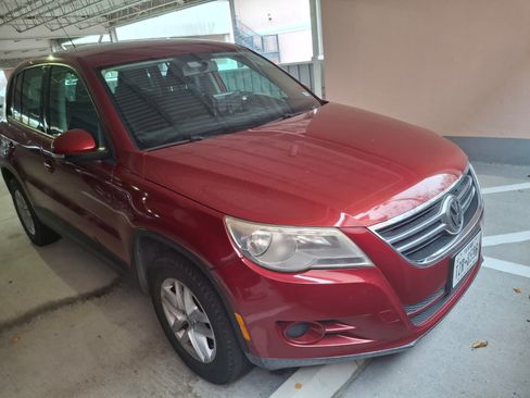 Used 2011 Volkswagen Tiguan S image 2