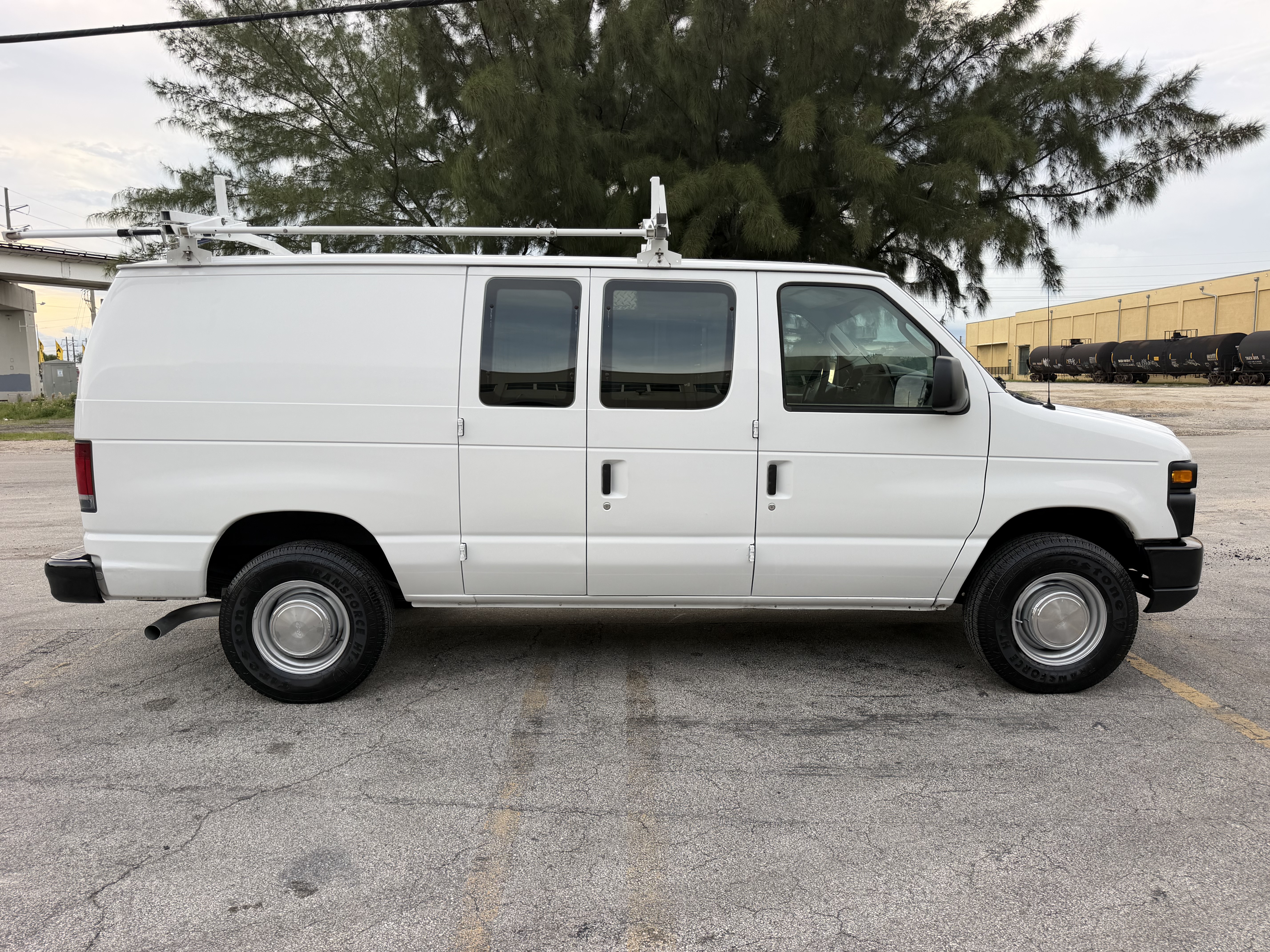 Used 2009 Ford E-350 and Econoline 350 Super Duty RWD image 8