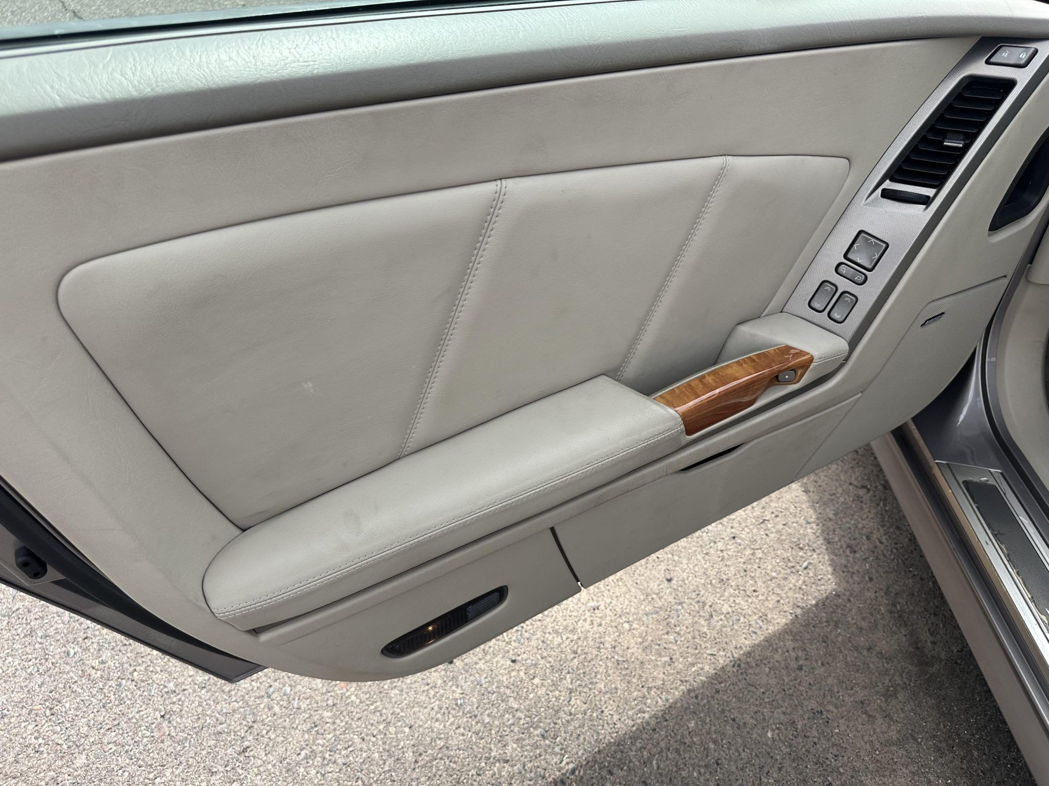 Used 2005 Cadillac XLR RWD image 18