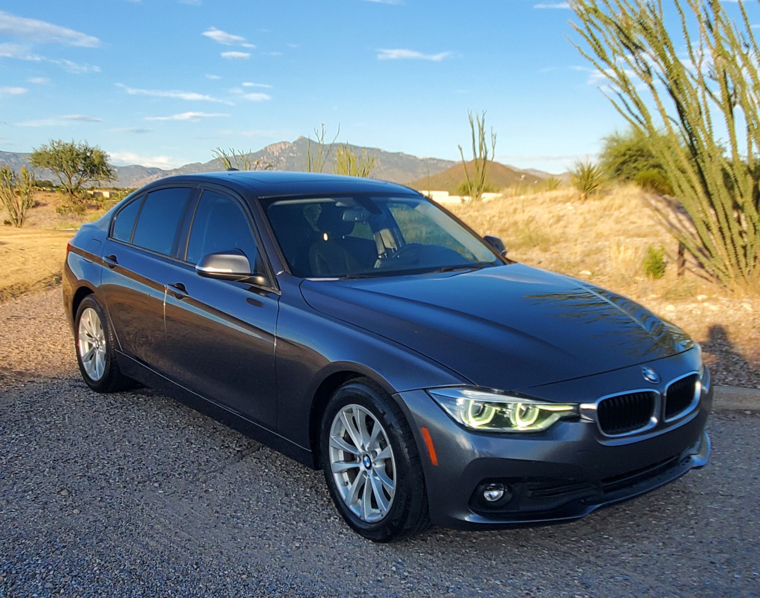Used 2018 BMW 320i Sedan RWD image 4