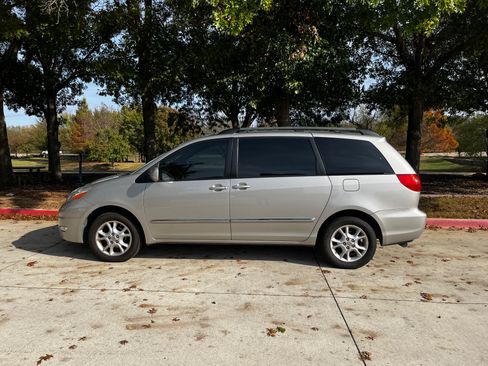 Used 2006 Toyota Sienna XLE Limited image 1