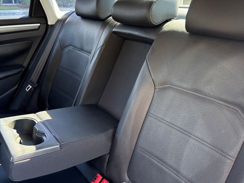 Used 2018 Volkswagen Passat 2.0T R-Line image 9