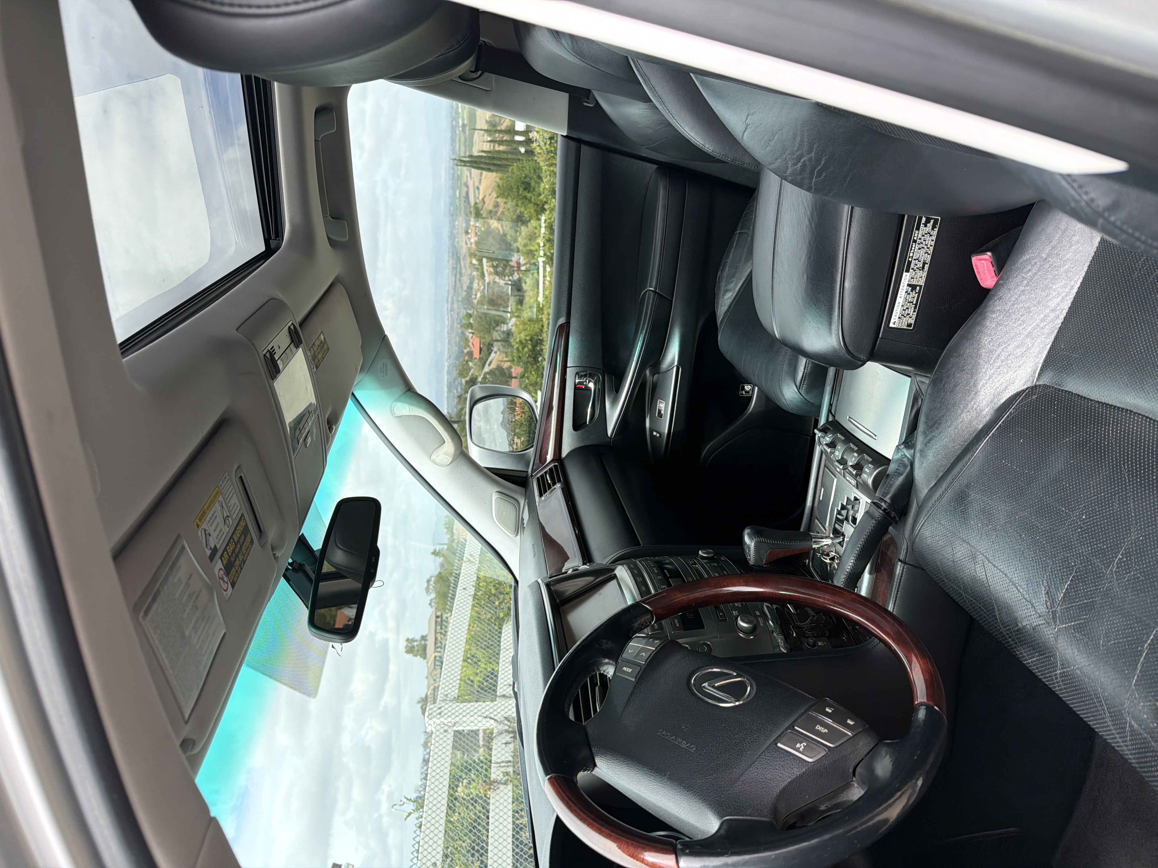 Used 2011 Lexus LX 570 4WD w/ Luxury Pkg image 8