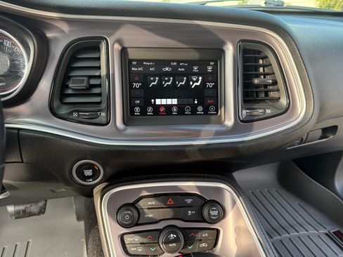 Used 2019 Dodge Challenger SXT image 6