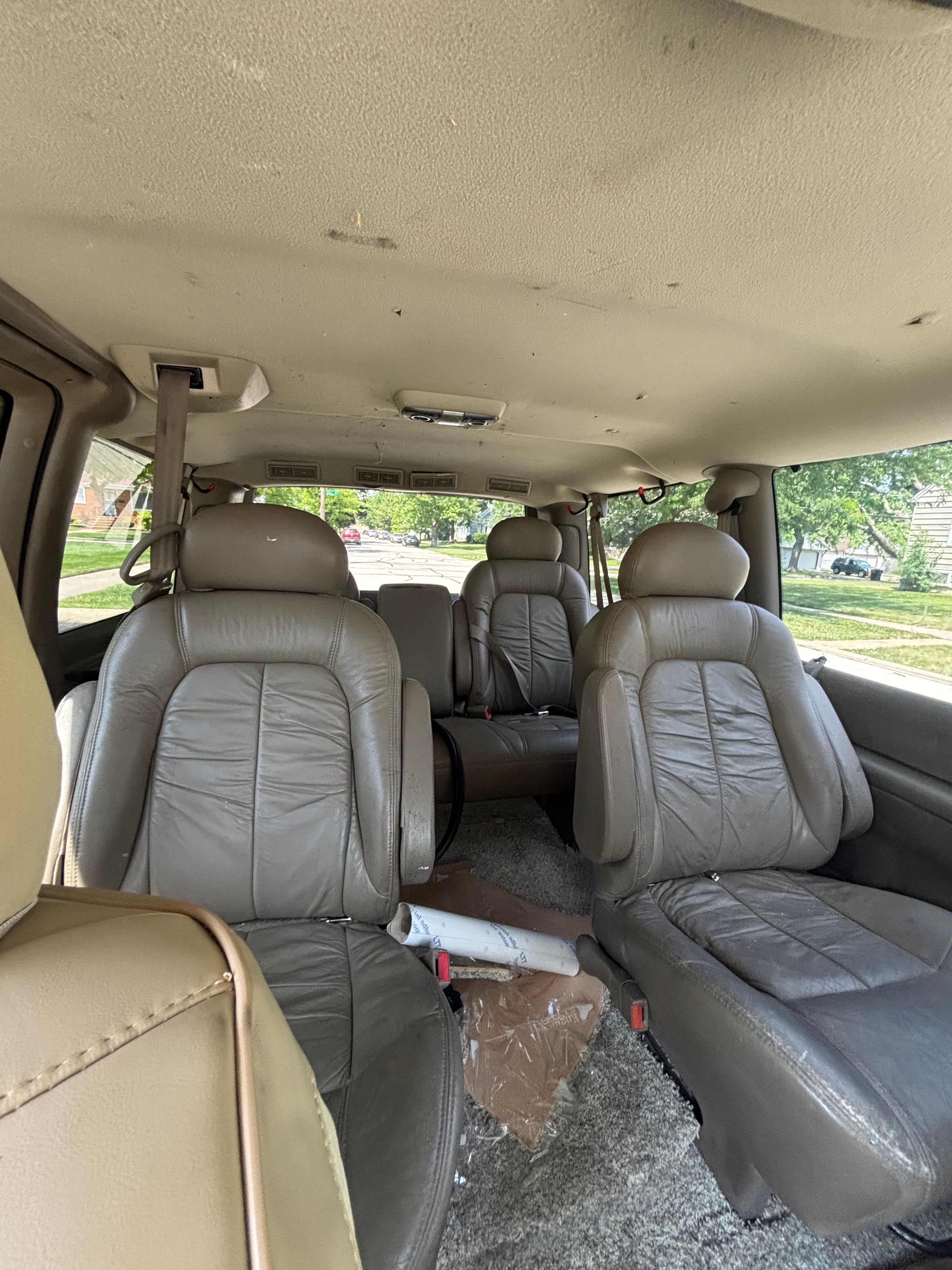 Used 2003 Chevrolet Astro Passenger AWD w/ LT Preferred Equipment Group image 11