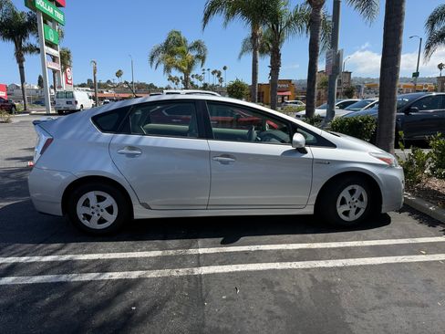 Used 2011 Toyota Prius Four w/ Solar Roof Pkg FWD image 12