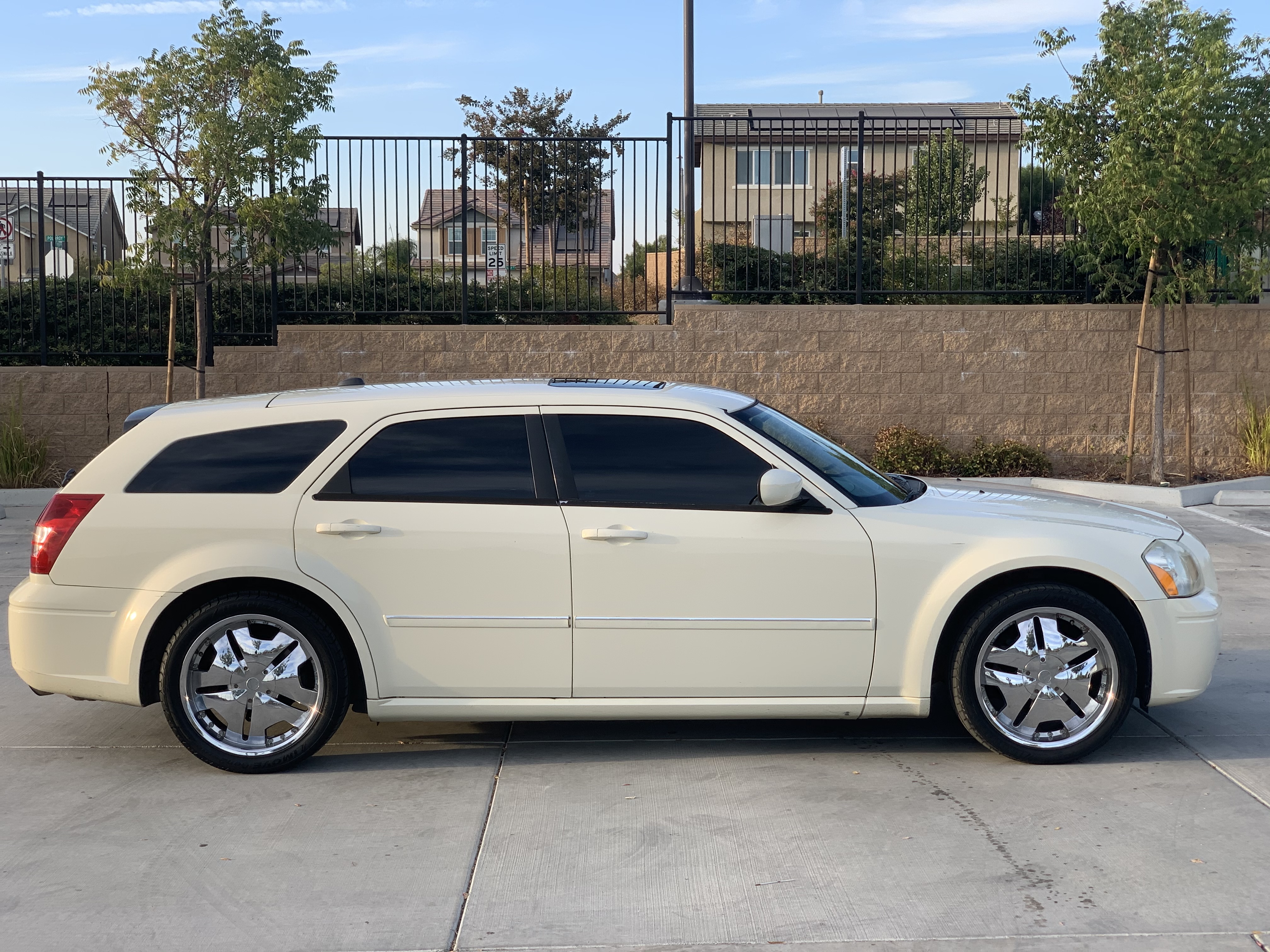 Used 2005 Dodge Magnum SE RWD image 14