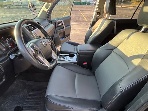 Used 2020 Toyota 4Runner SR5 Premium image 9