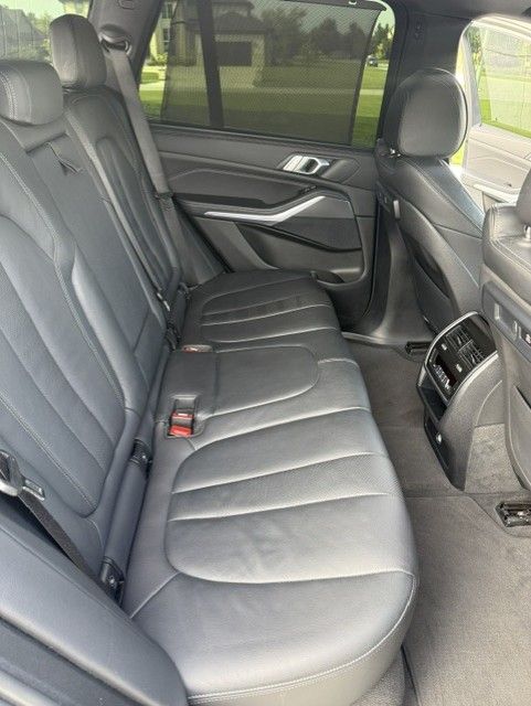 Used 2022 BMW X5 xDrive40i w/ M Sport Package AWD/4WD image 14