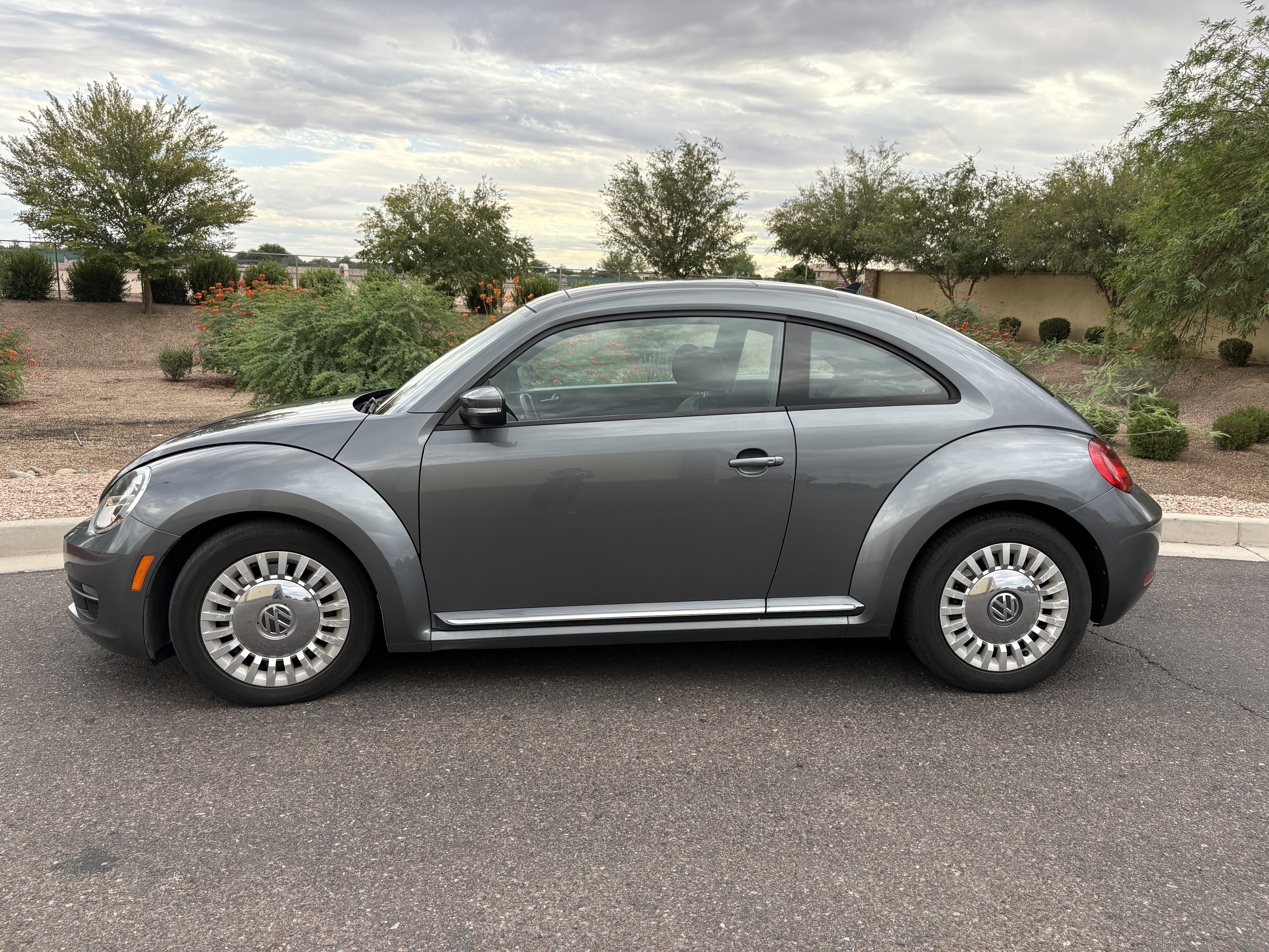 Used 2014 Volkswagen Beetle 2.5 FWD image 2